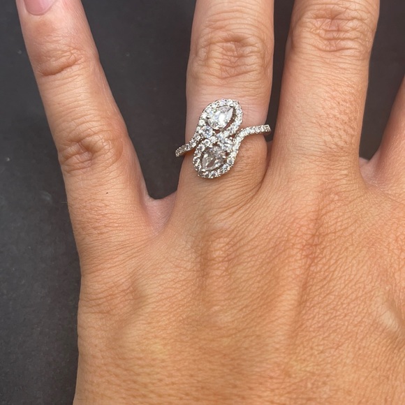 Jewelry - Beautiful Size 7 ring